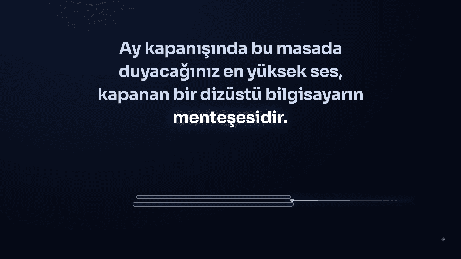 Ay kapanışında bu masada duyacağınız en yüksek ses, kapanan bir dizüstü bilgisayarın menteşesidir